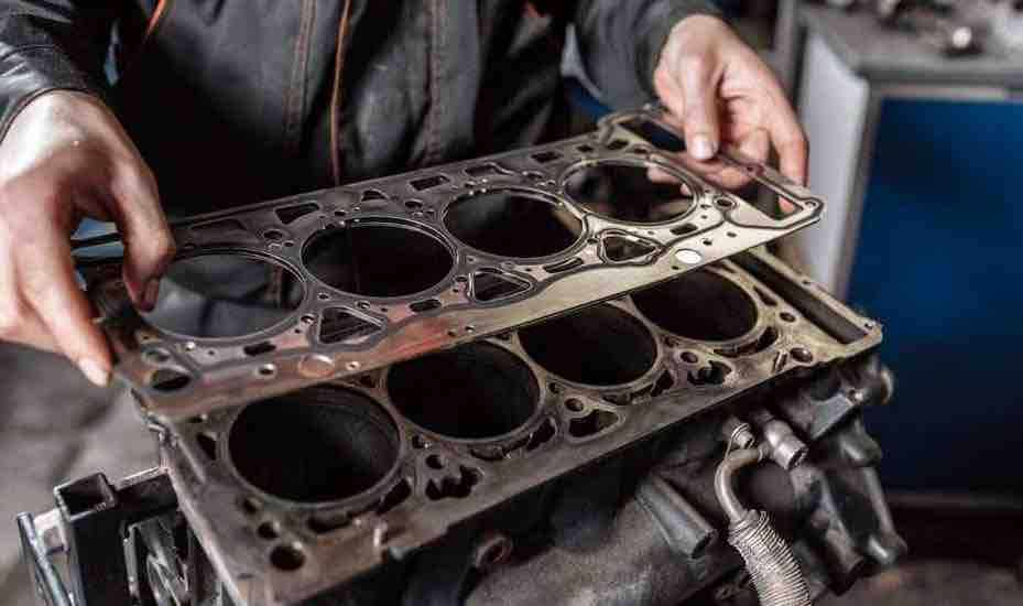 Why-Head-Gasket-Leaking-oil.j