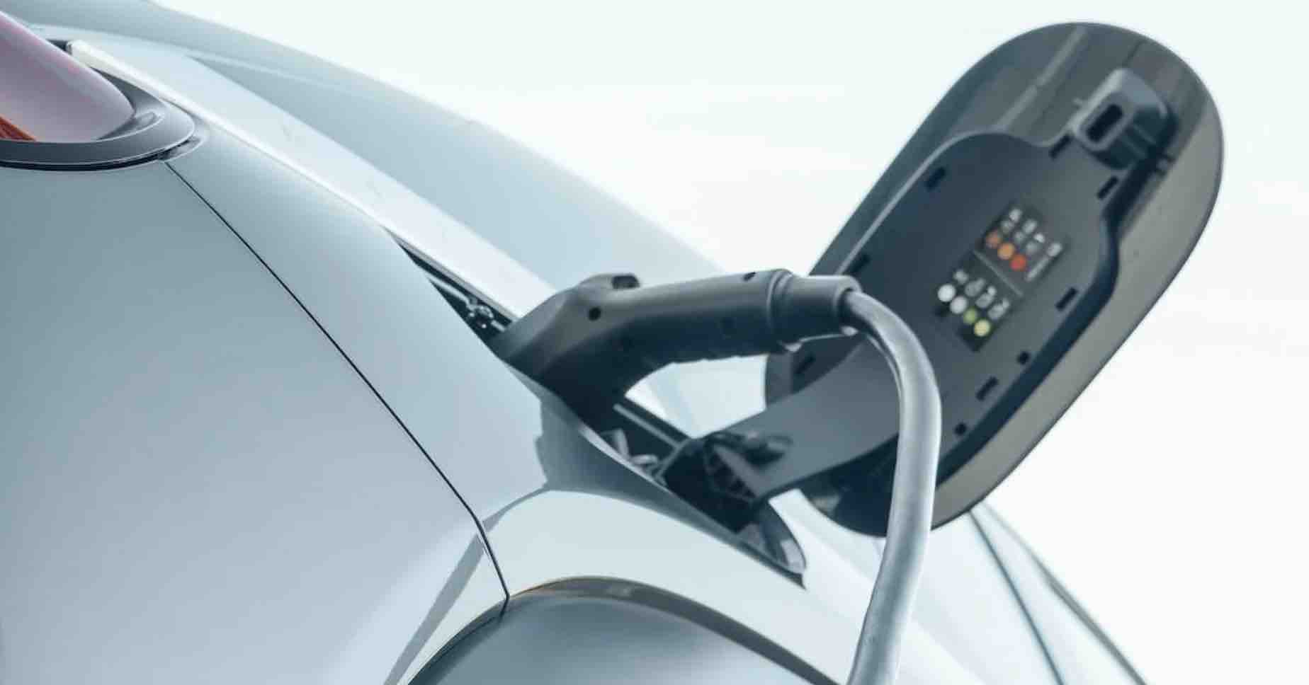 how-much-does-it-cost-to-charge-an-electric-car-at-home-ehcar