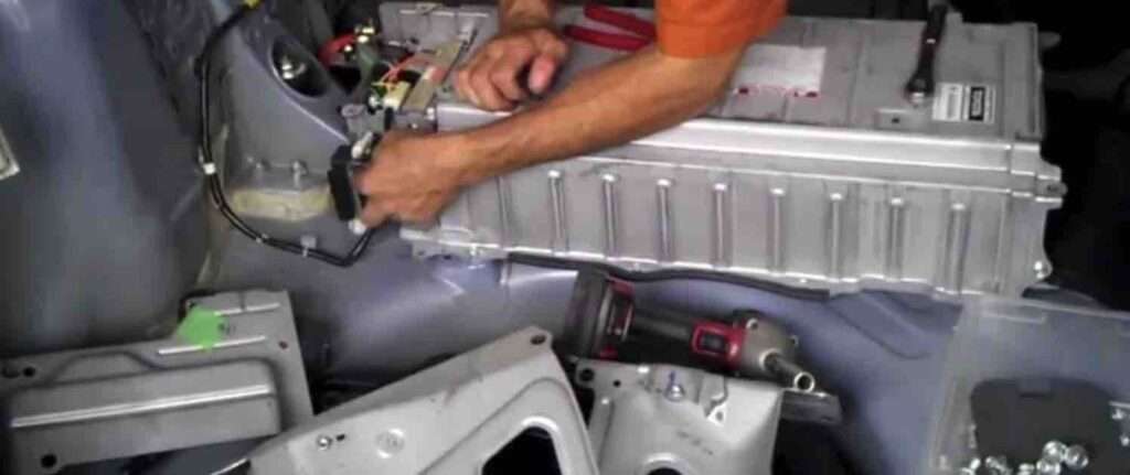 How do you reset a Toyota hybrid battery