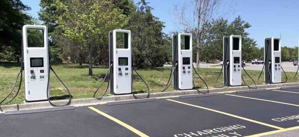 how much does an ev charging station cost