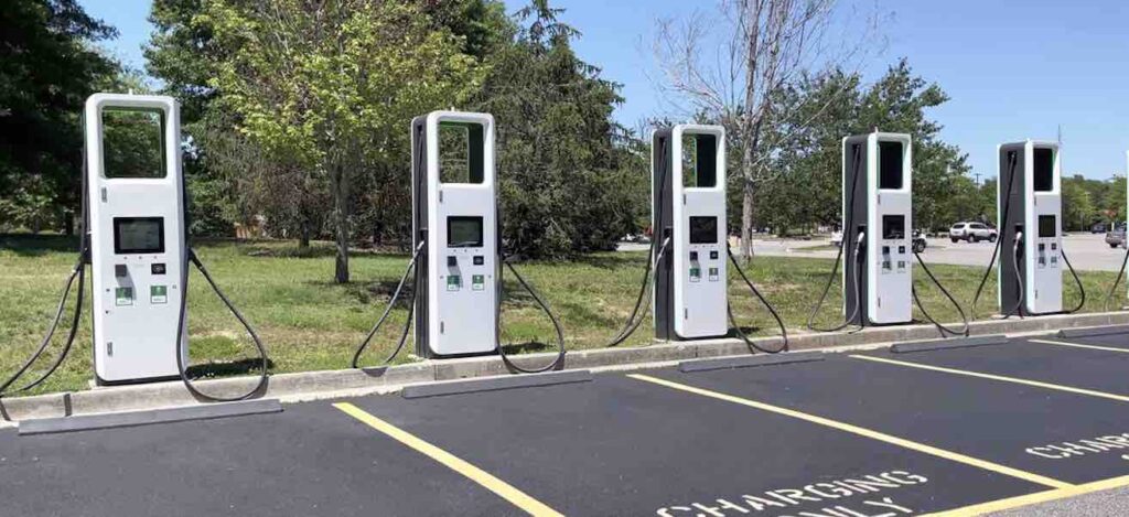 how-much-does-an-commercial-ev-charging-station-cost-ehcar